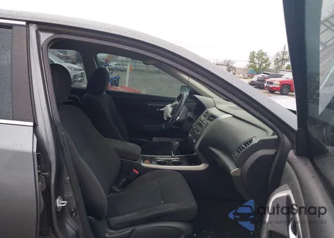 2014 Nissan Altima 2.5/2.5 S/2.5 Sl/2.5 Sv z USA, uszkodzony, nr VIN 1N4AL3AP4EN352670